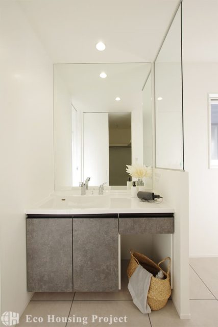 吹き抜け×鉄骨階段 間接照明がおしゃれな2階リビングの家