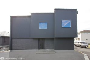 吹き抜け×鉄骨階段 間接照明がおしゃれな2階リビングの家