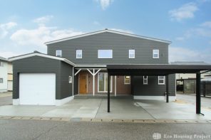 インナーガレージがある大屋根のアメリカンハウス