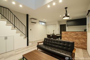 インナーガレージがある大屋根のアメリカンハウス