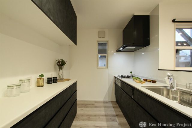 インナーガレージがある大屋根のアメリカンハウス