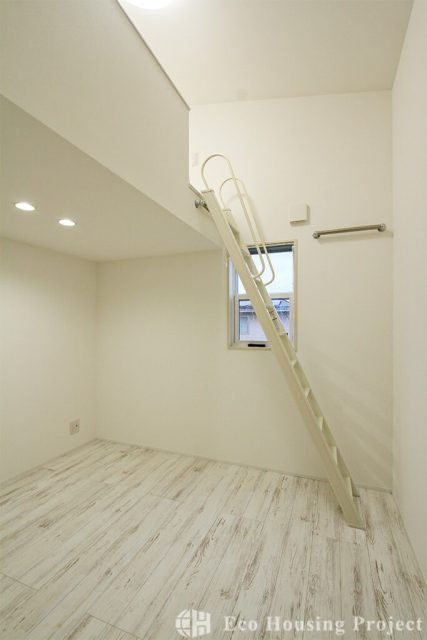 インナーガレージがある大屋根のアメリカンハウス