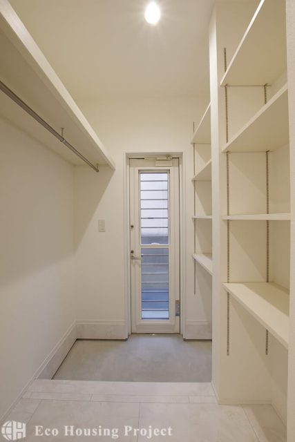 3世帯が暮らす延床80坪ダブルLDKの邸宅！メンテナンスコストも軽減のコートハウス