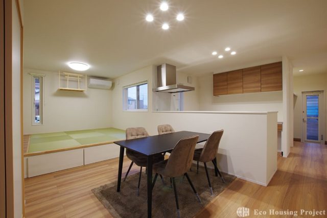 3世帯が暮らす延床80坪ダブルLDKの邸宅！メンテナンスコストも軽減のコートハウス