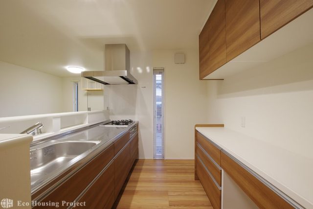 3世帯が暮らす延床80坪ダブルLDKの邸宅！メンテナンスコストも軽減のコートハウス