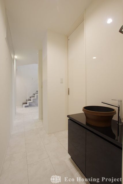 3世帯が暮らす延床80坪ダブルLDKの邸宅！メンテナンスコストも軽減のコートハウス