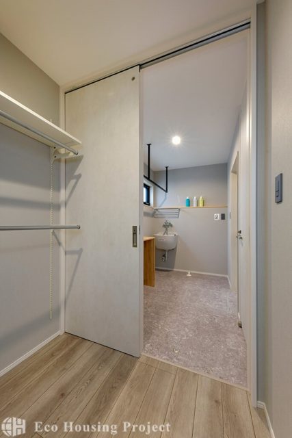 吹き抜けスキップフロア×小下がり和室×アウトドアリビング 家事動線にもこだわった遊び心満載の家