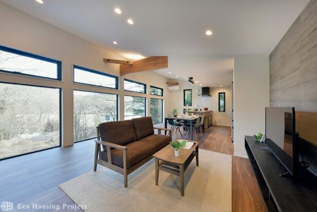 とことん開放感にこだわった２階LDKで借景を楽しむ家