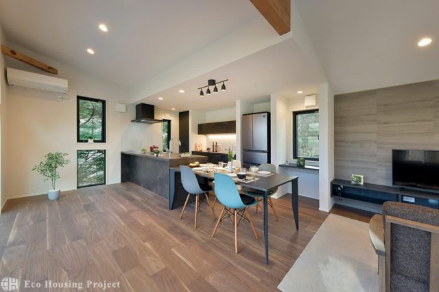 とことん開放感にこだわった２階LDKで借景を楽しむ家