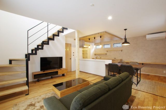 吹き抜け×鉄骨階段×家事ラク！おしゃれなアトリエにもこだわった家