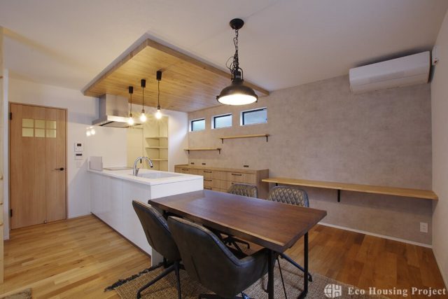 吹き抜け×鉄骨階段×家事ラク！おしゃれなアトリエにもこだわった家