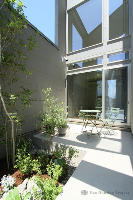 外で趣味を楽しむ、なかにわの家