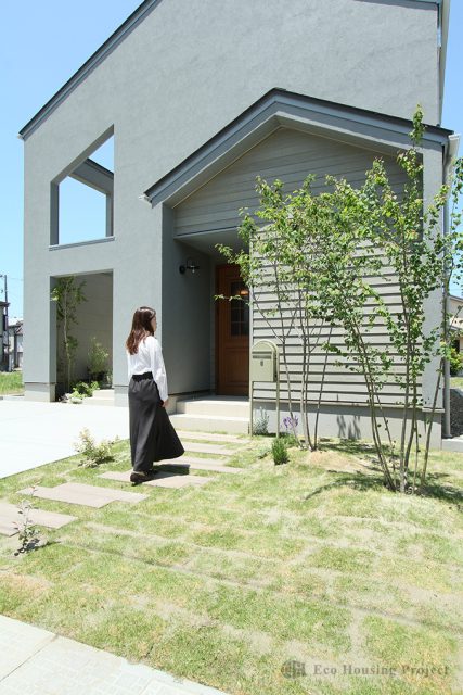 外で趣味を楽しむ、なかにわの家