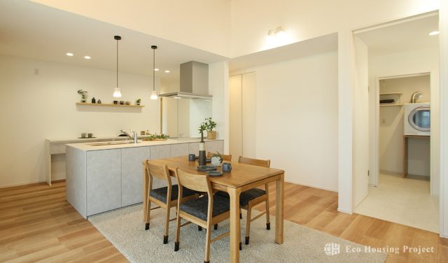 3LDK 平屋!大きな窓×勾配天井で開放感あふれるナチュラルテイストの家