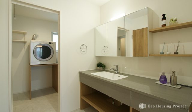 3LDK 平屋!大きな窓×勾配天井で開放感あふれるナチュラルテイストの家