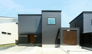 21帖の吹き抜けLDK＋プライベートコートで家族時間を満喫