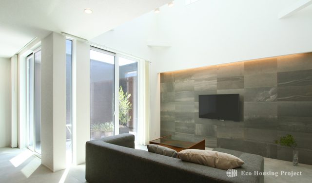 21帖の吹き抜けLDK＋プライベートコートで家族時間を満喫