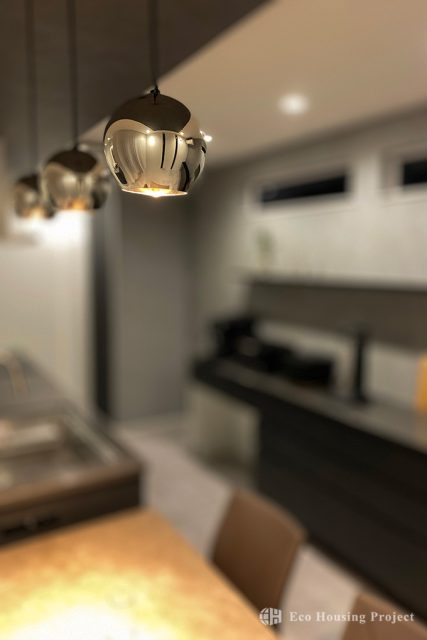 21帖の吹き抜けLDK＋プライベートコートで家族時間を満喫