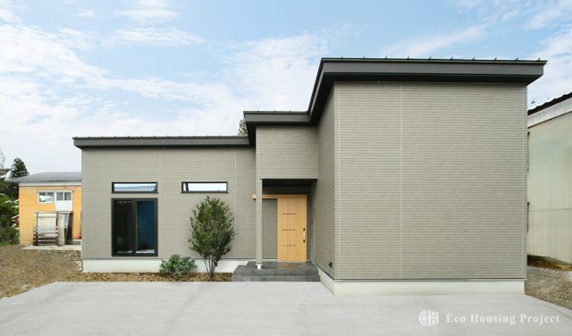 40坪超の大きな平屋!畳リビングがある24帖の広々LDKでくつろぐ和モダンな家