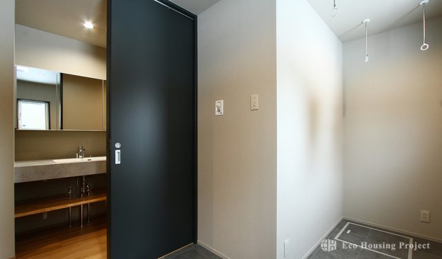 40坪超の大きな平屋!畳リビングがある24帖の広々LDKでくつろぐ和モダンな家