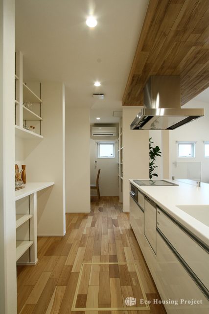 車好き必見のピロティガレージ×開放感あふれる2階リビングで暮らしを満喫する家