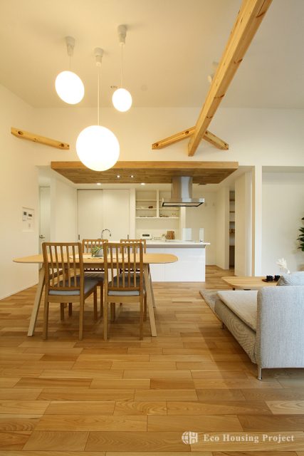 車好き必見のピロティガレージ×開放感あふれる2階リビングで暮らしを満喫する家