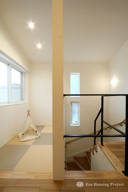 車好き必見のピロティガレージ×開放感あふれる2階リビングで暮らしを満喫する家