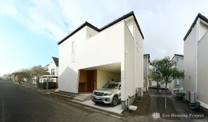 車好き必見のピロティガレージ×開放感あふれる2階リビングで暮らしを満喫する家