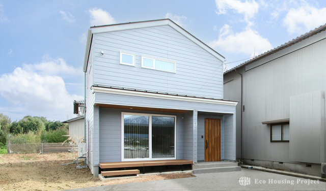 トレンドのグレージュカラーで彩る、インテリアにこだわった家