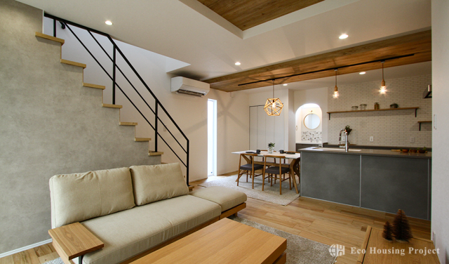 トレンドのグレージュカラーで彩る、インテリアにこだわった家