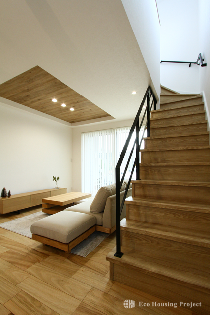 トレンドのグレージュカラーで彩る、インテリアにこだわった家