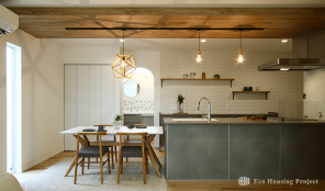 トレンドのグレージュカラーで彩る、インテリアにこだわった家