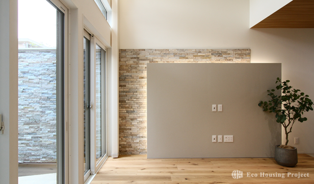 庭と一体に楽しむ開放的なリビングのあるガレージハウス