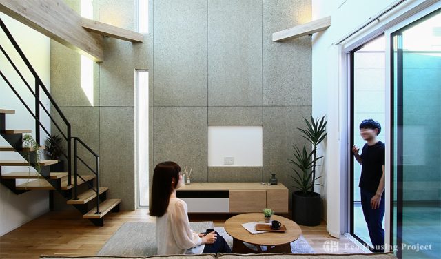 吹き抜け×鉄骨階段のおしゃれなコートハウス