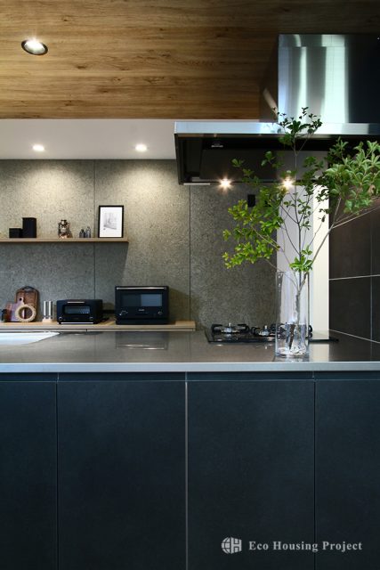 吹き抜け×鉄骨階段のおしゃれなコートハウス