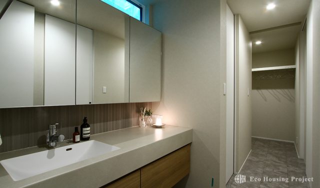 吹き抜け×鉄骨階段のおしゃれなコートハウス