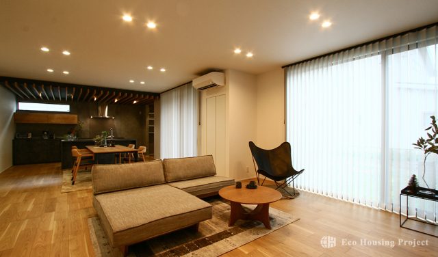 重厚感と開放感を纏う邸宅 －30帖LDK×ワイドガレージ－