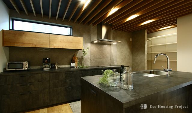 重厚感と開放感を纏う邸宅 －30帖LDK×ワイドガレージ－