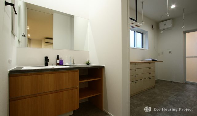 重厚感と開放感を纏う邸宅 －30帖LDK×ワイドガレージ－