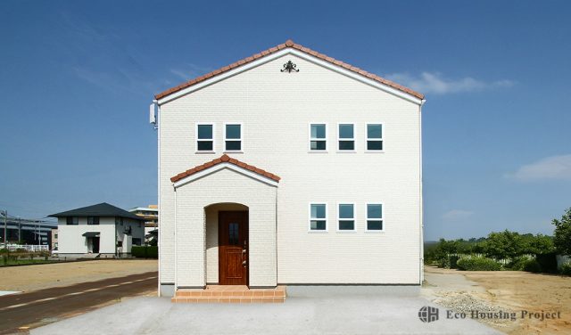 キャットウォークがある広々LDKでネコちゃんとくつろぐ、かわいい南欧風のおうち