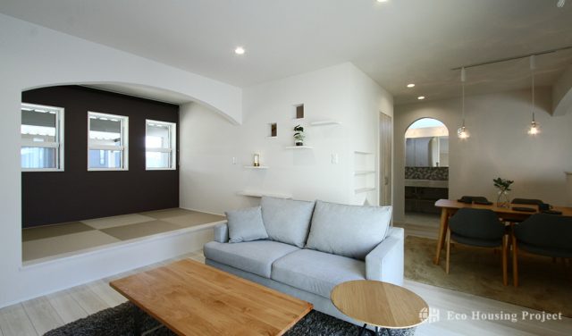 キャットウォークがある広々LDKでネコちゃんとくつろぐ、かわいい南欧風のおうち