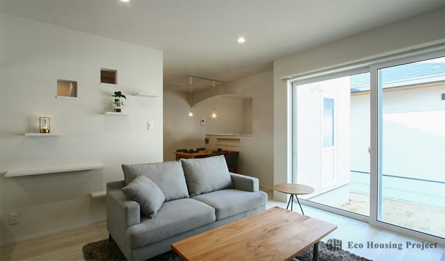 キャットウォークがある広々LDKでネコちゃんとくつろぐ、かわいい南欧風のおうち