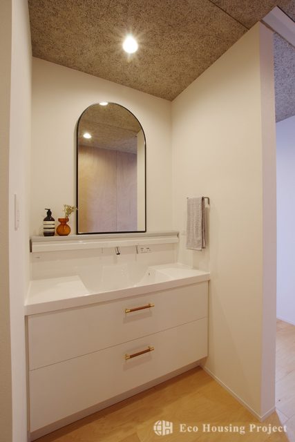 田園風景を望む、開放感あふれるロフト付きLDKの平屋