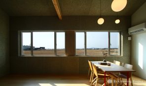 田園風景を望む、開放感あふれるロフト付きLDKの平屋