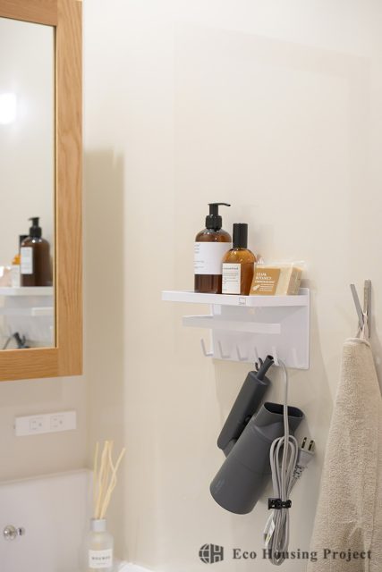 延床20坪！限られた空間でミニマルに暮らす　洗練されたグレーの塗り壁に植栽が映える家