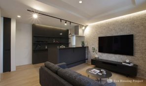五感を満たすホテルライクな空間。クローズ外構が守る、重厚な都市型邸宅